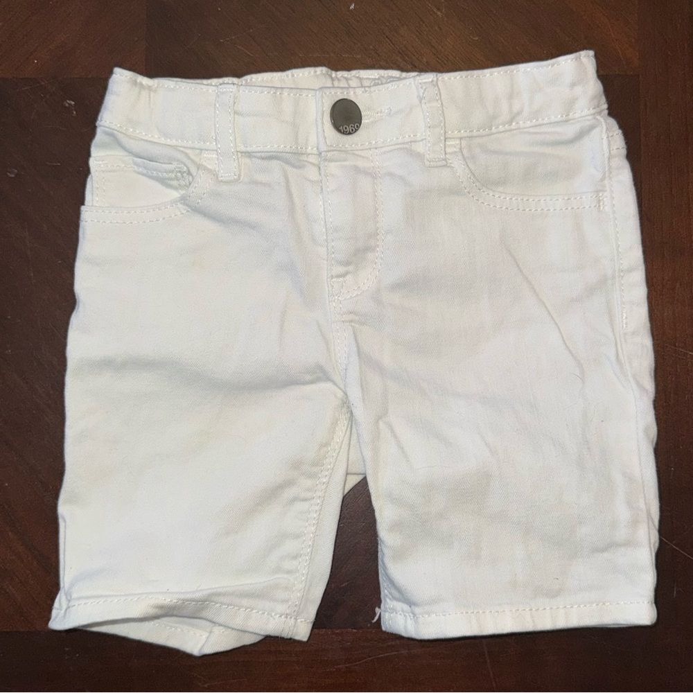 GAP size 4 Bermuda White Denim Shorts